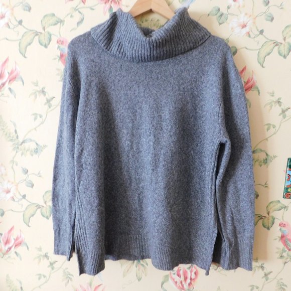 🎀 Oversized Gray Turtleneck - Picture 1 of 10